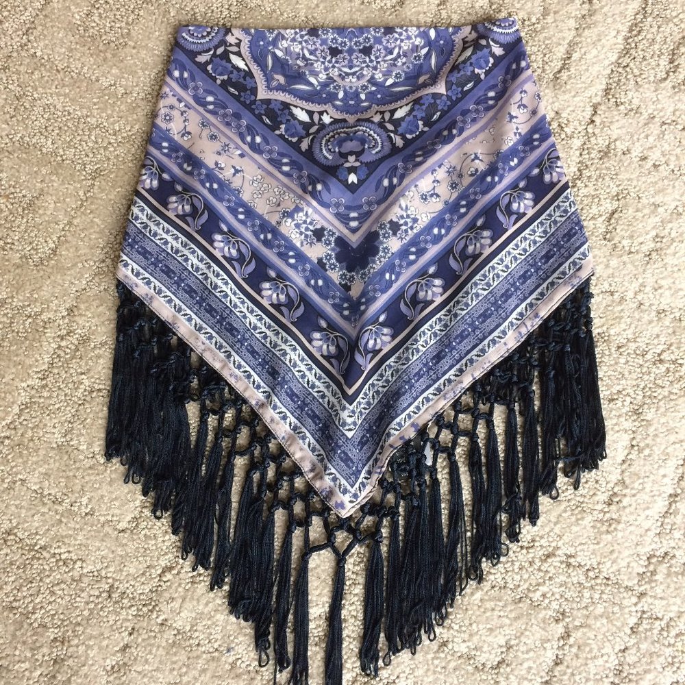 Scarf with fringe tassels